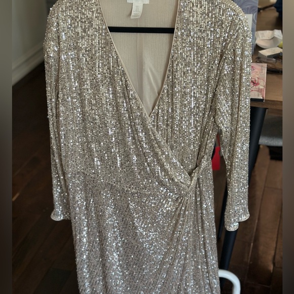Sequin wrap dress - Picture 2 of 2